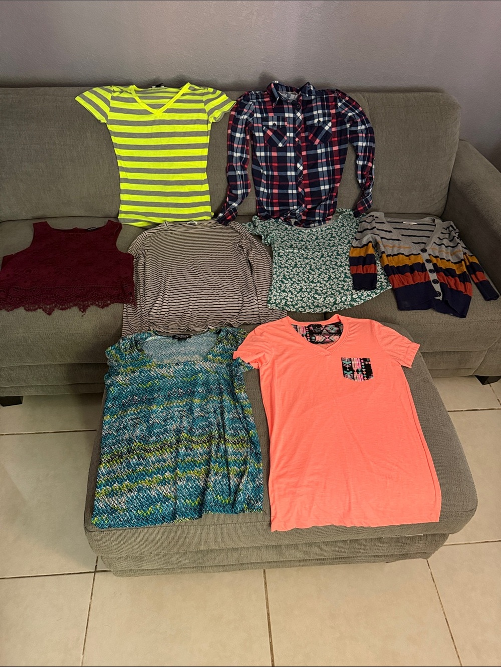 Bundle of 8 women’s tops